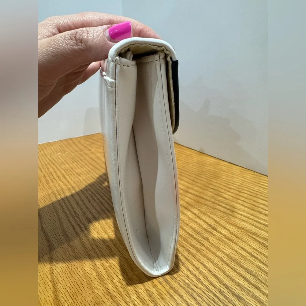 Vintage White and Navy Clutch with shoulder strap - Picture 3 of 11